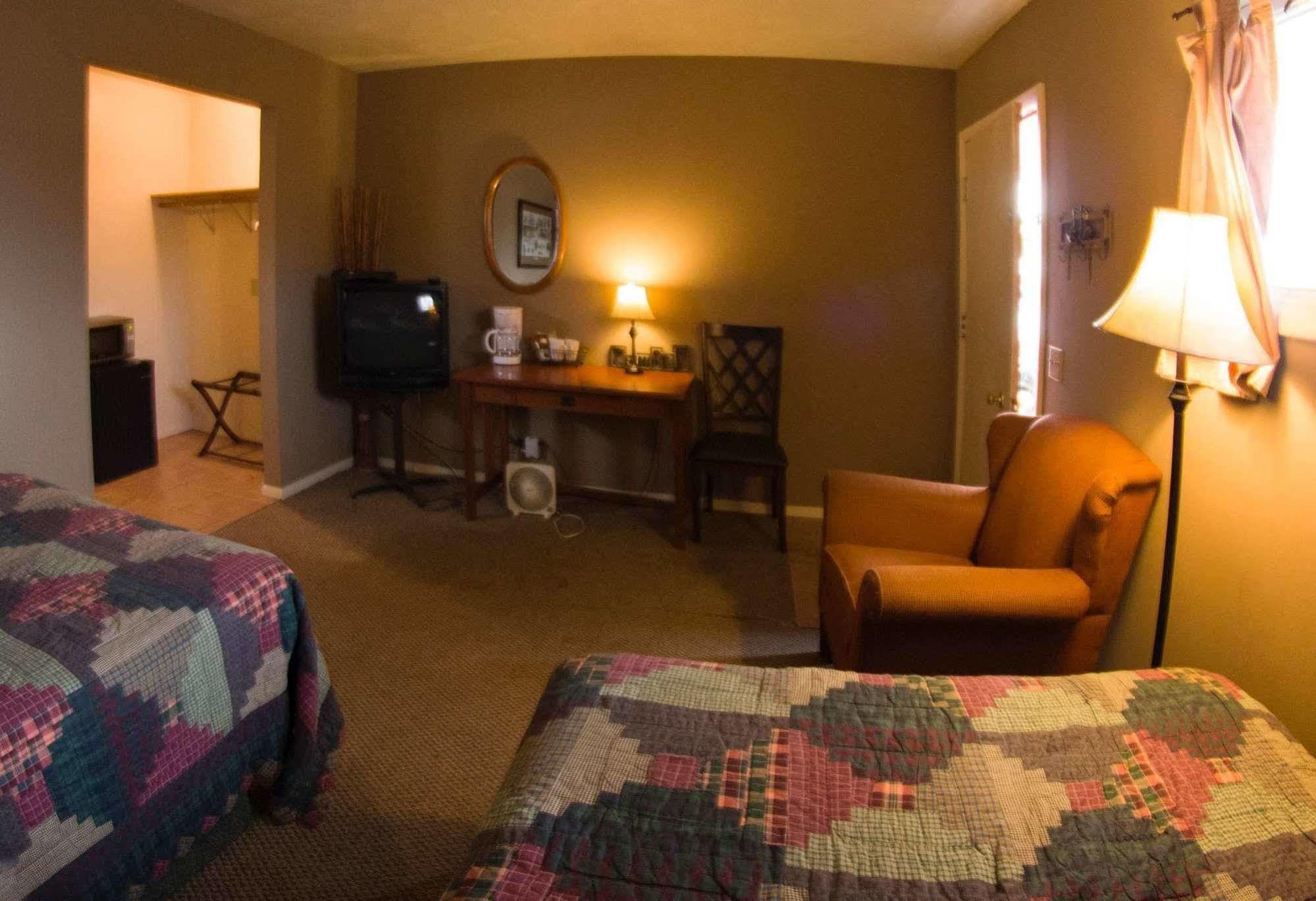 Yellowstone Holiday Motel West Yellowstone Exteriör bild
