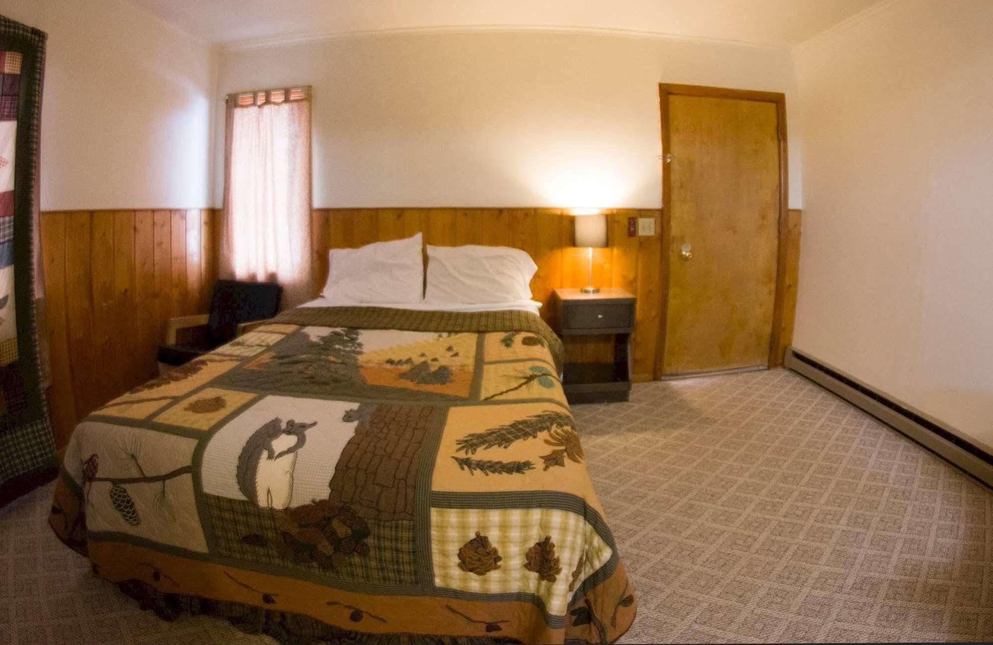 Yellowstone Holiday Motel West Yellowstone Exteriör bild