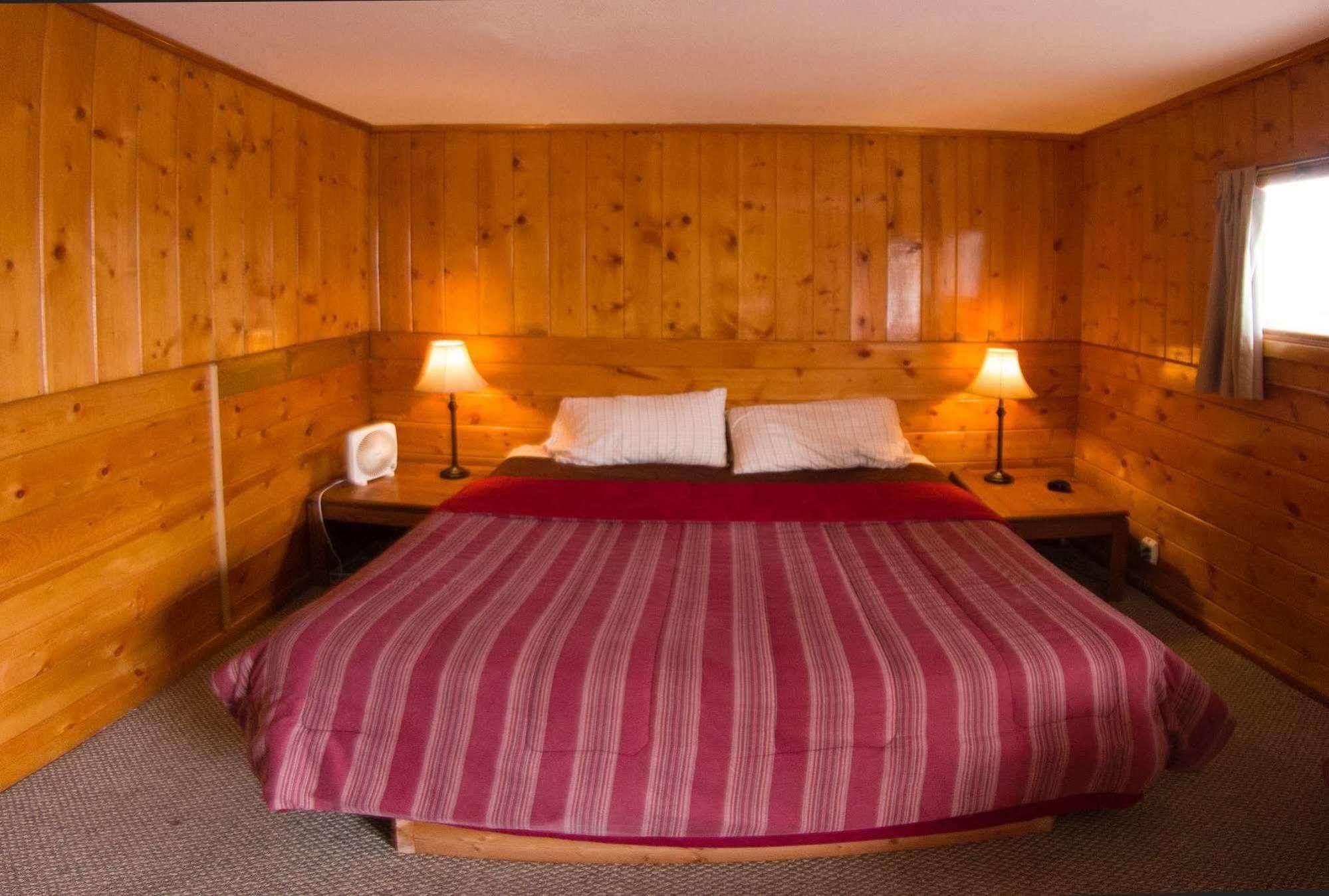 Yellowstone Holiday Motel West Yellowstone Exteriör bild