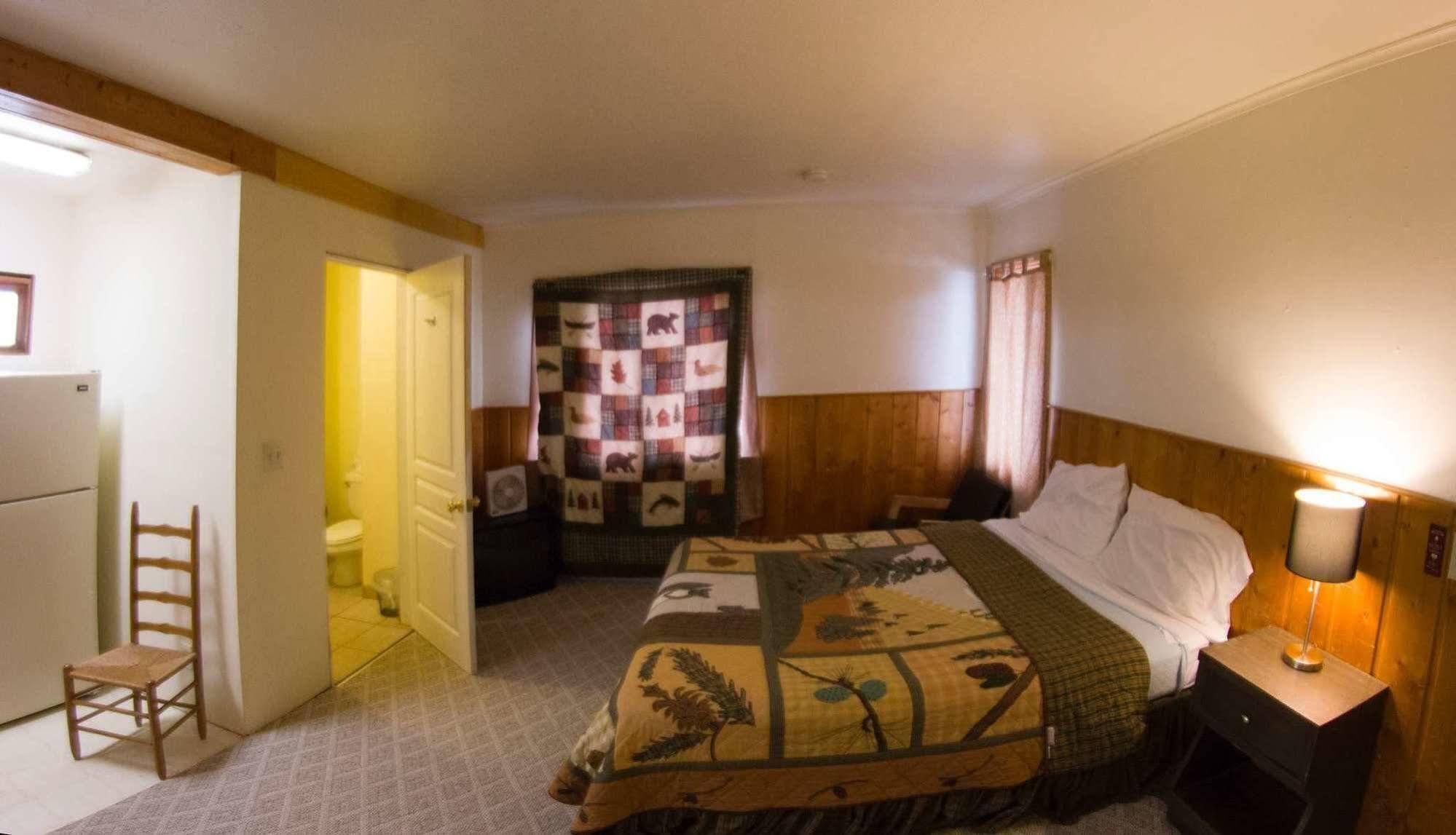 Yellowstone Holiday Motel West Yellowstone Exteriör bild
