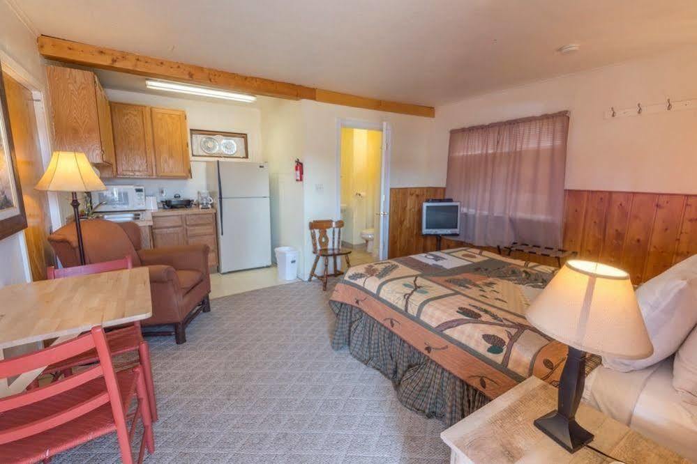 Yellowstone Holiday Motel West Yellowstone Exteriör bild