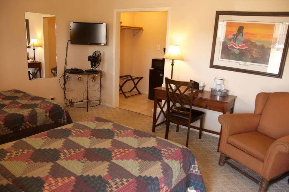 Yellowstone Holiday Motel West Yellowstone Exteriör bild
